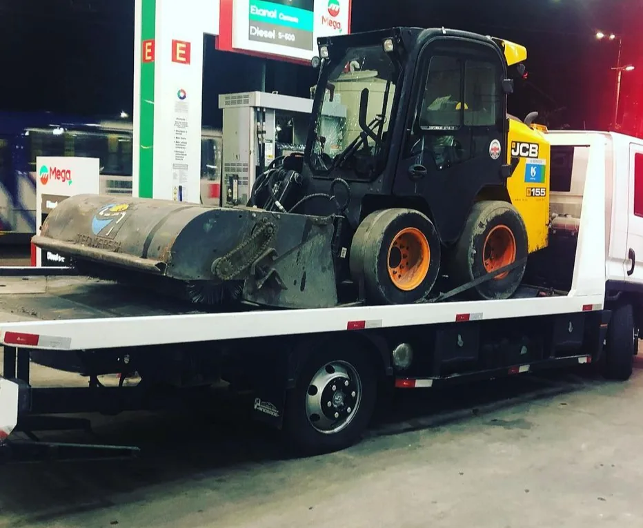 Guincho e transporte de maquinários pesados